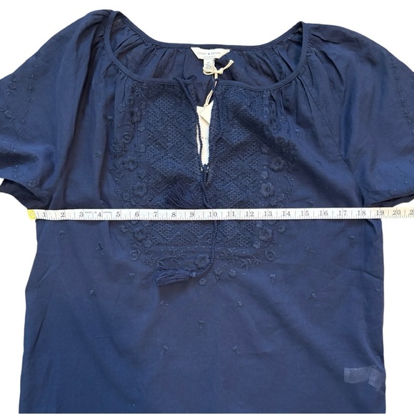 Lucky Brand Embroidered Short Flutter Sleeve Notch Neck Woman’s Size Medium - Picture 4 of 10